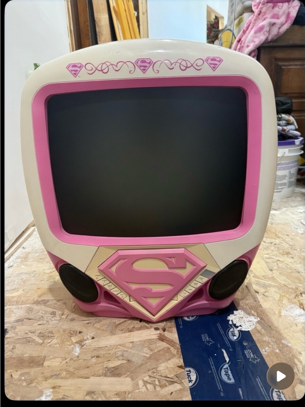 DC Comics Kids TV/Monitor - Pink and White